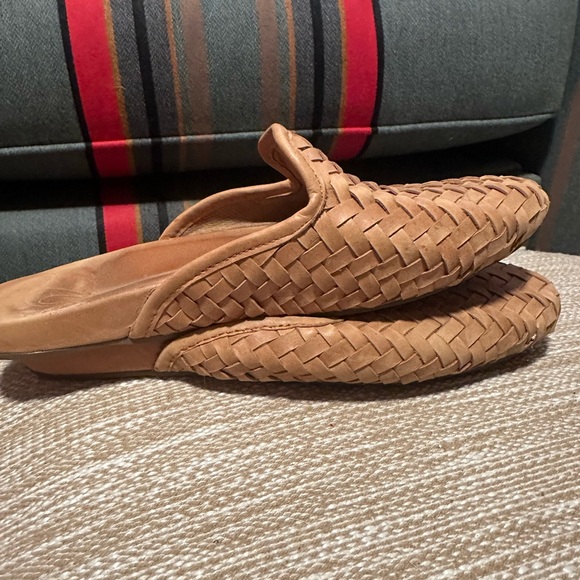 Olukai sandals 10 - Picture 2 of 6